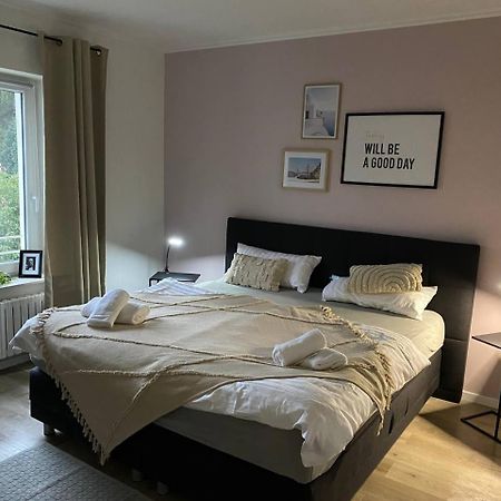 Haus Mit Garten - Kingbett - Wifi - Parkplatz เอสเซน ภายนอก รูปภาพ