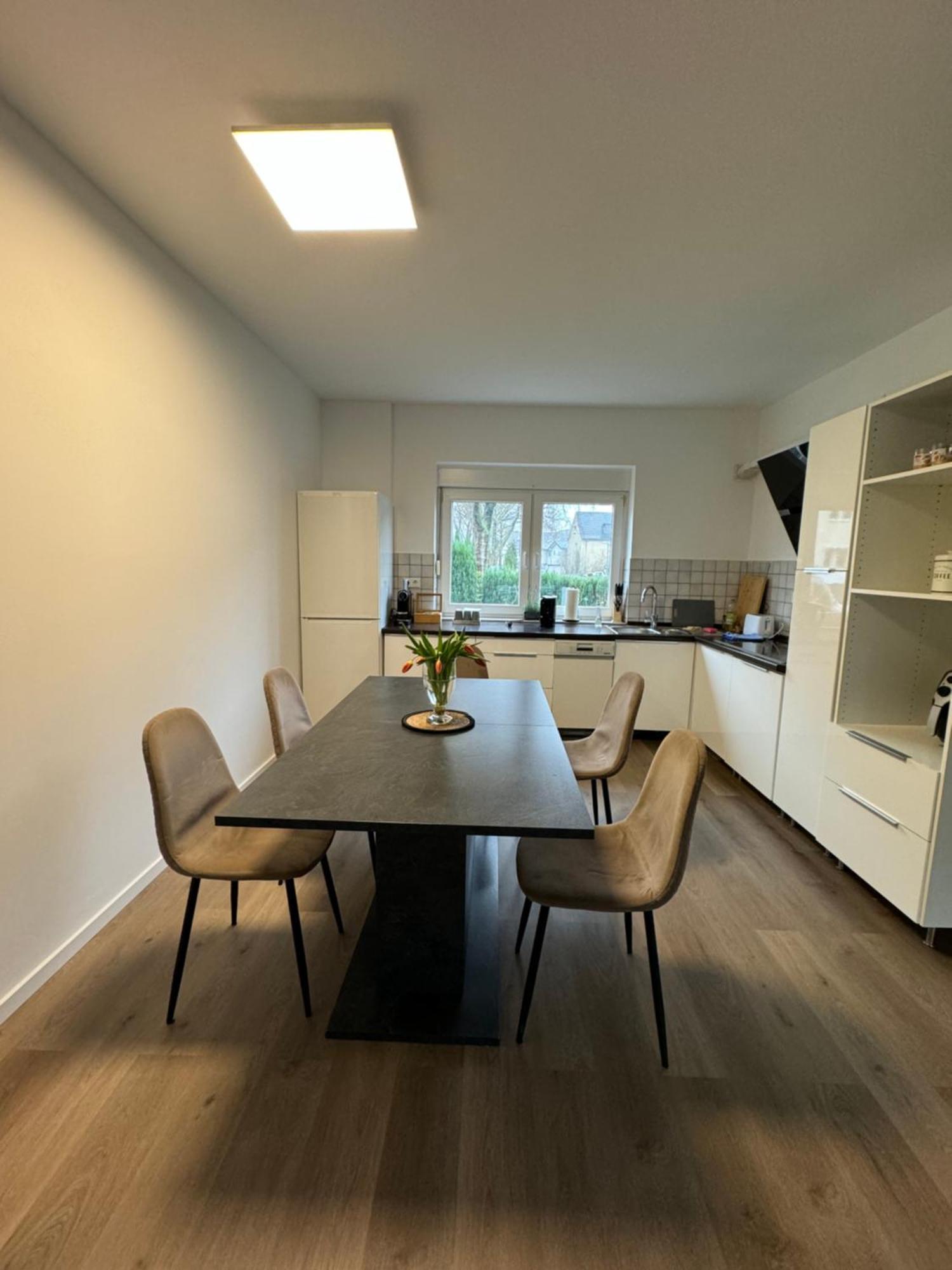 Haus Mit Garten - Kingbett - Wifi - Parkplatz เอสเซน ภายนอก รูปภาพ