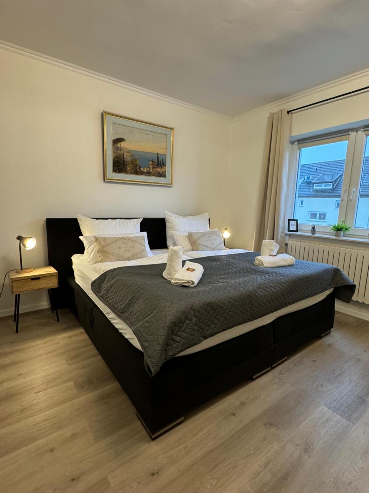 Haus Mit Garten - Kingbett - Wifi - Parkplatz เอสเซน ภายนอก รูปภาพ