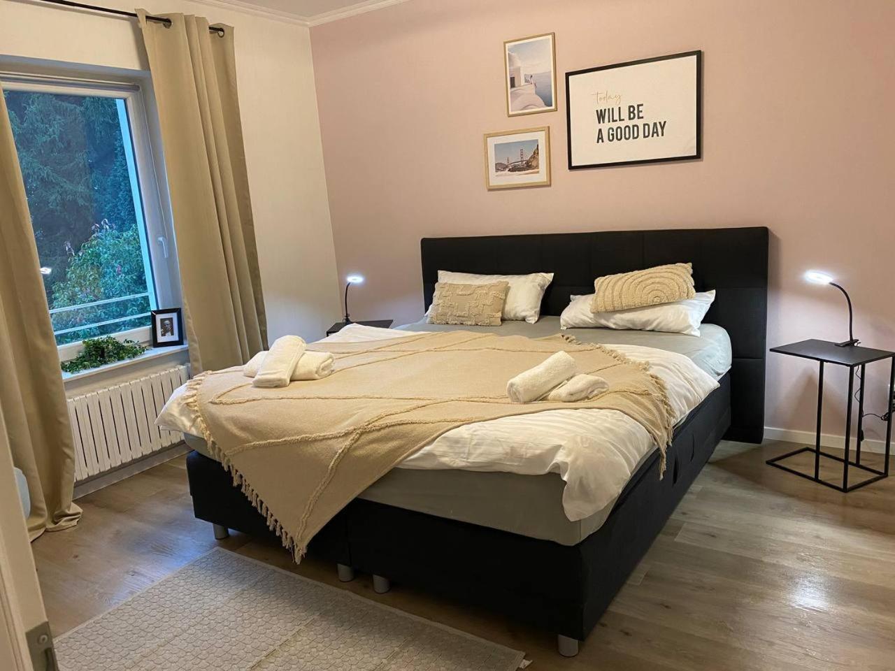Haus Mit Garten - Kingbett - Wifi - Parkplatz เอสเซน ภายนอก รูปภาพ